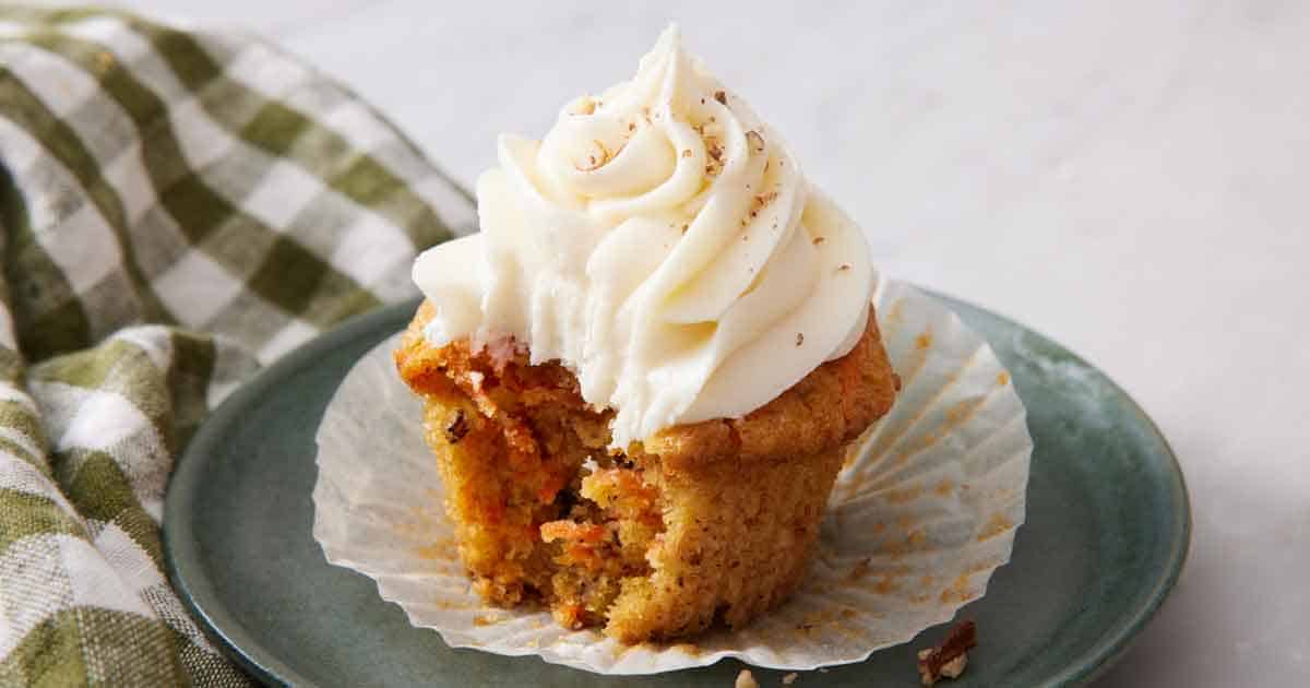 Easy Classic Carrot Cake Cupcakes with Dreamy Cream Cheese Frosting